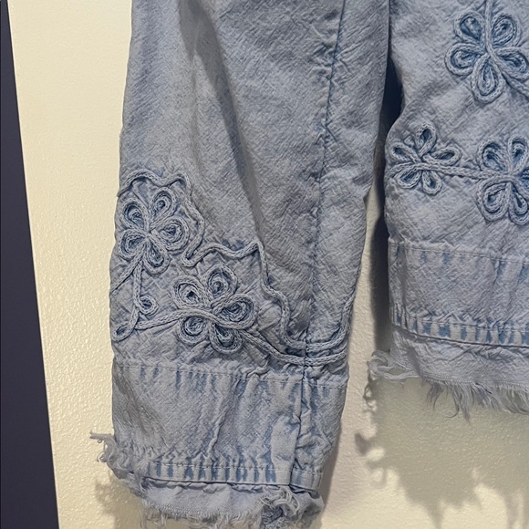 Vintage Frayed Edge Embroidered Denim Jacket says M but fits a S - Picture 4 of 13